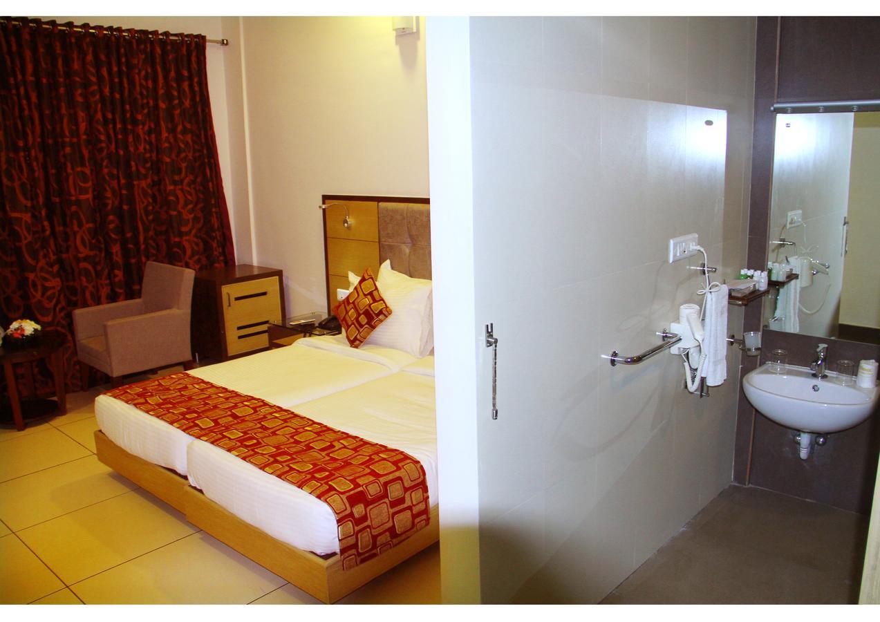Hotel Aswathy Kodungallūr Exterior foto